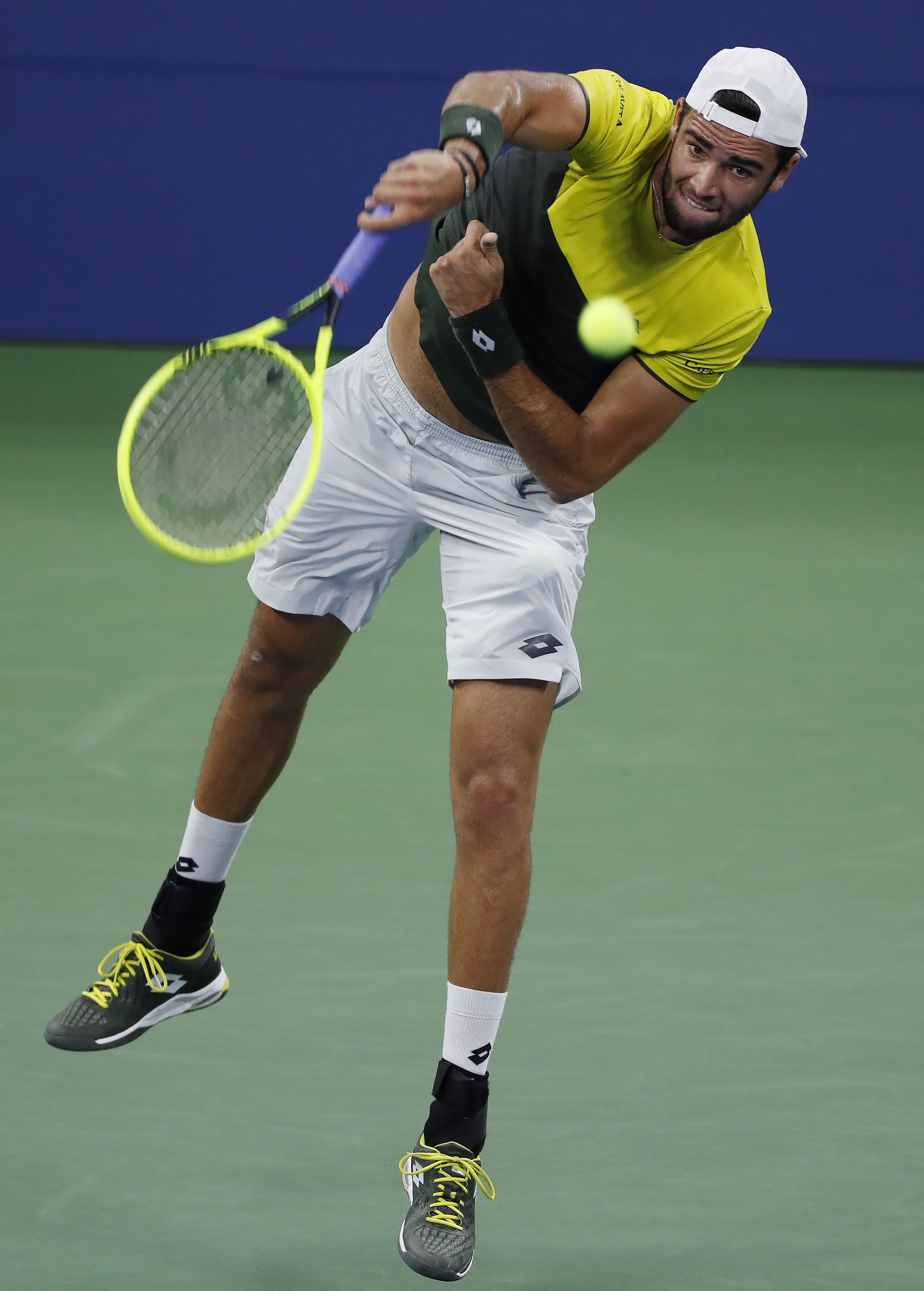 一记远射迫 一记远射迫